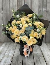 Букет цветов из:  Розы и Лизиантусы в Лермонтове