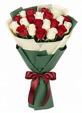 Букет Микс из красных и белых роз в Лермонтове