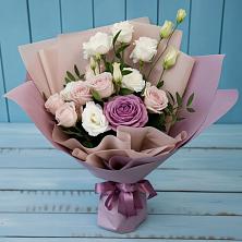 Букет цветов из:  Розы и Лизиантусы в Лермонтове