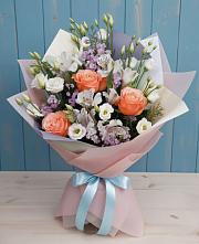 Букет цветов из:  Лизиантусы, Розы, Альстромерии и Гипсофила в Лермонтове