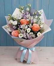 Букет цветов из:  Лизиантусы, Розы, Альстромерии и Гипсофила в Лермонтове