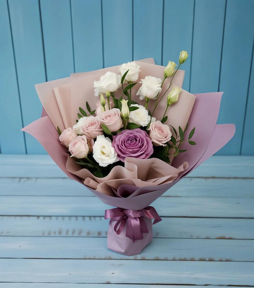 Букет цветов из: Розы и Лизиантусы в Лермонтове